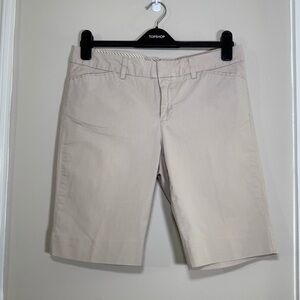GAP WOMEN’S SHORT CREAM COLOR VERTICAL STRIPES SIZE 6